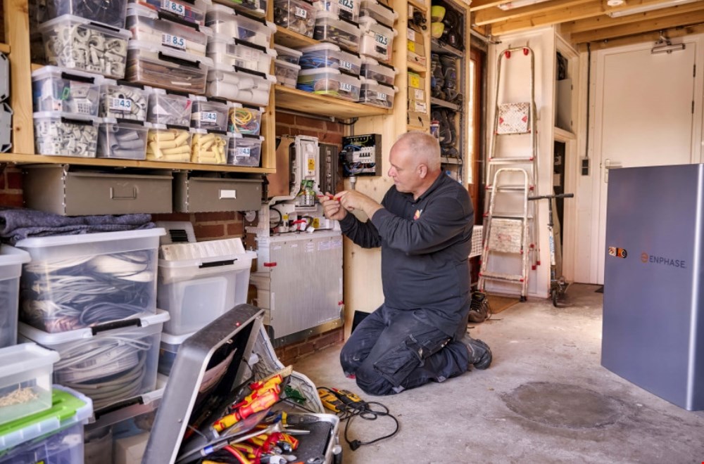 Slimme opslag voor zonnestroom: ontdek de kracht van een thuisaccu van Enphase Slimme opslag voor zonnestroom: ontdek de kracht van een thuisaccu van Enphase